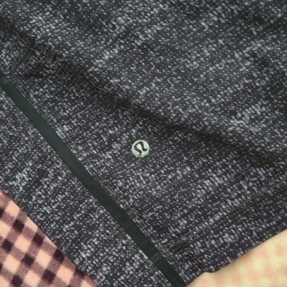 Lululemon Black Active Short Size Small - Picture 4 of 6